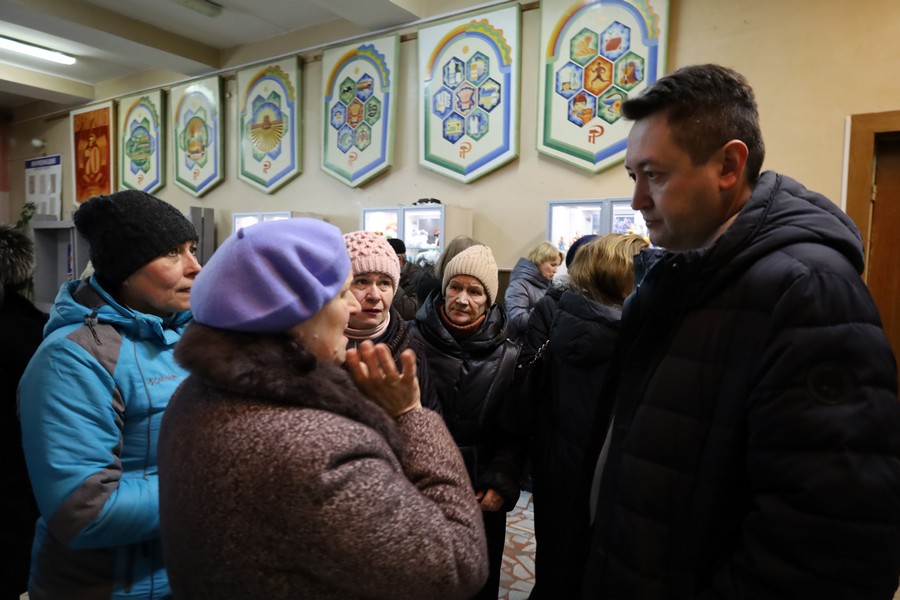 Жители села Спасское встретились с главой администрации.