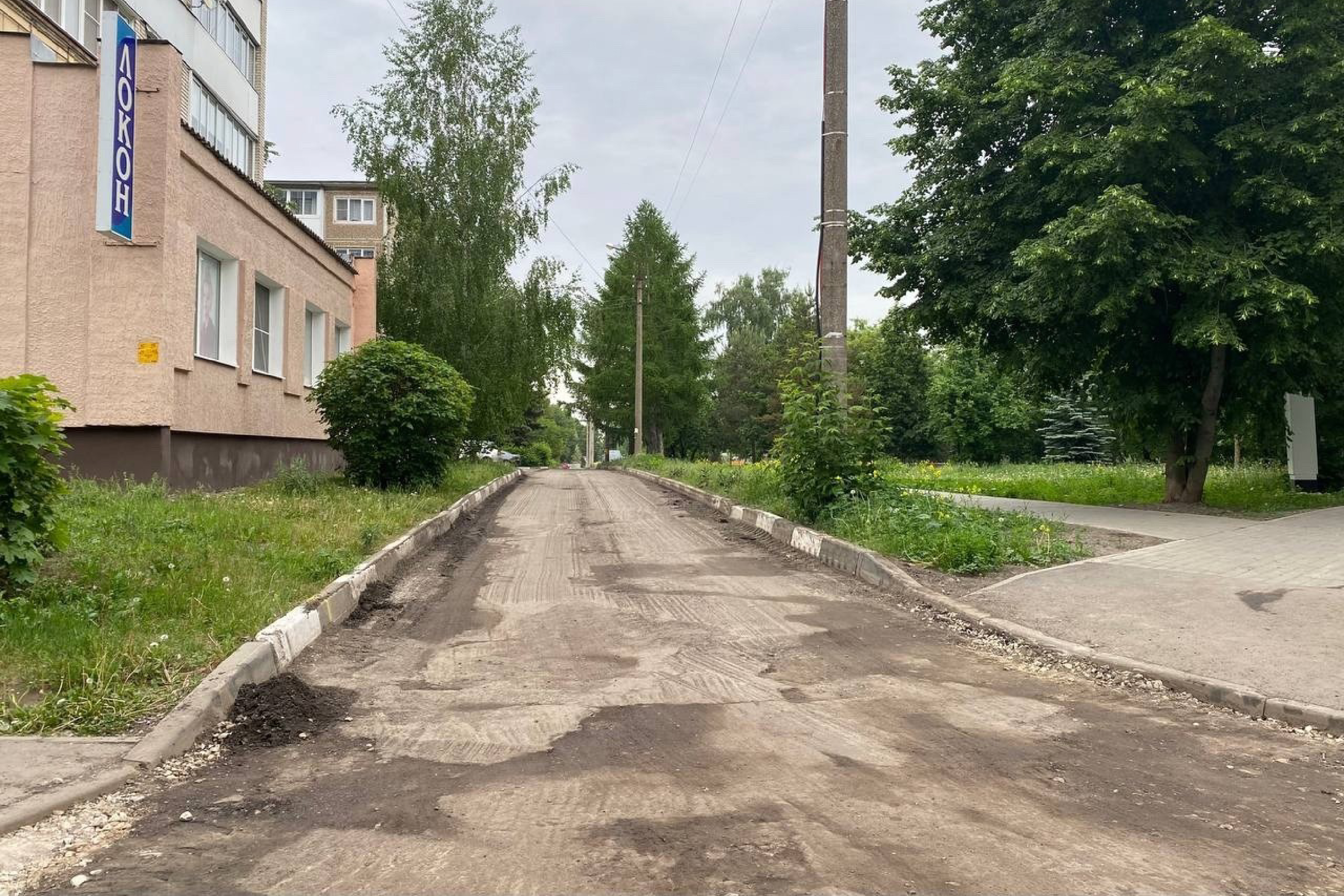 Продолжается ремонт дорог в Новомосковске.