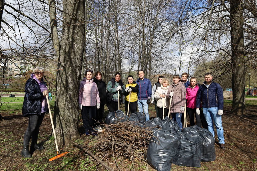 Новомосковцы активно включились в общеобластной субботник.