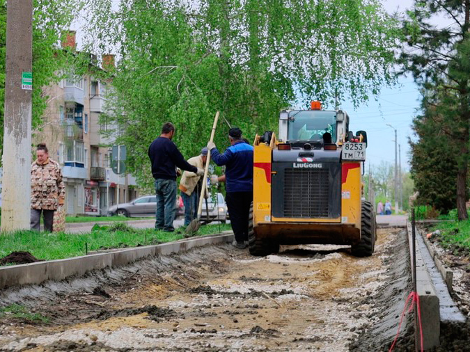 На улице Свердлова начались ремонтные работы.