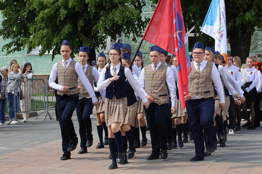 На Центральной площади вновь прошел парад юнармейцев.