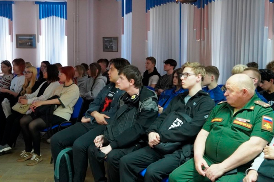 Новомосковские студенты приняли участие в литературно-музыкальном вечере к юбилею города.