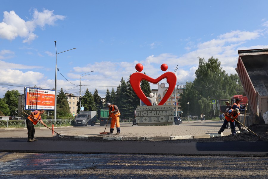 Ремонт дорог в Новомосковске идет полным ходом.