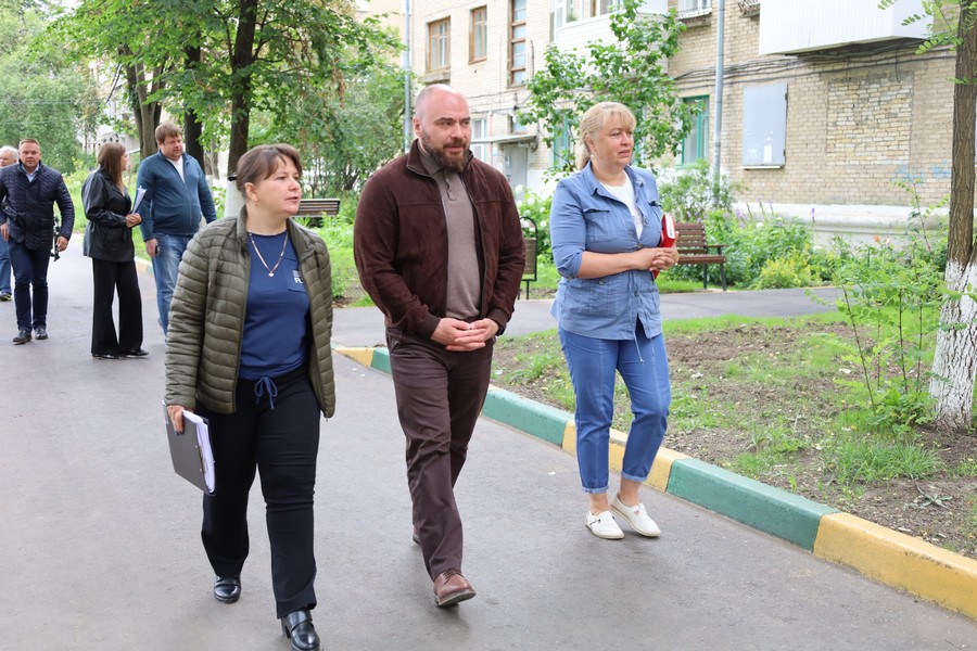 В Новомосковске прошла приемка дворов, отремонтированных в рамках ФКГС.