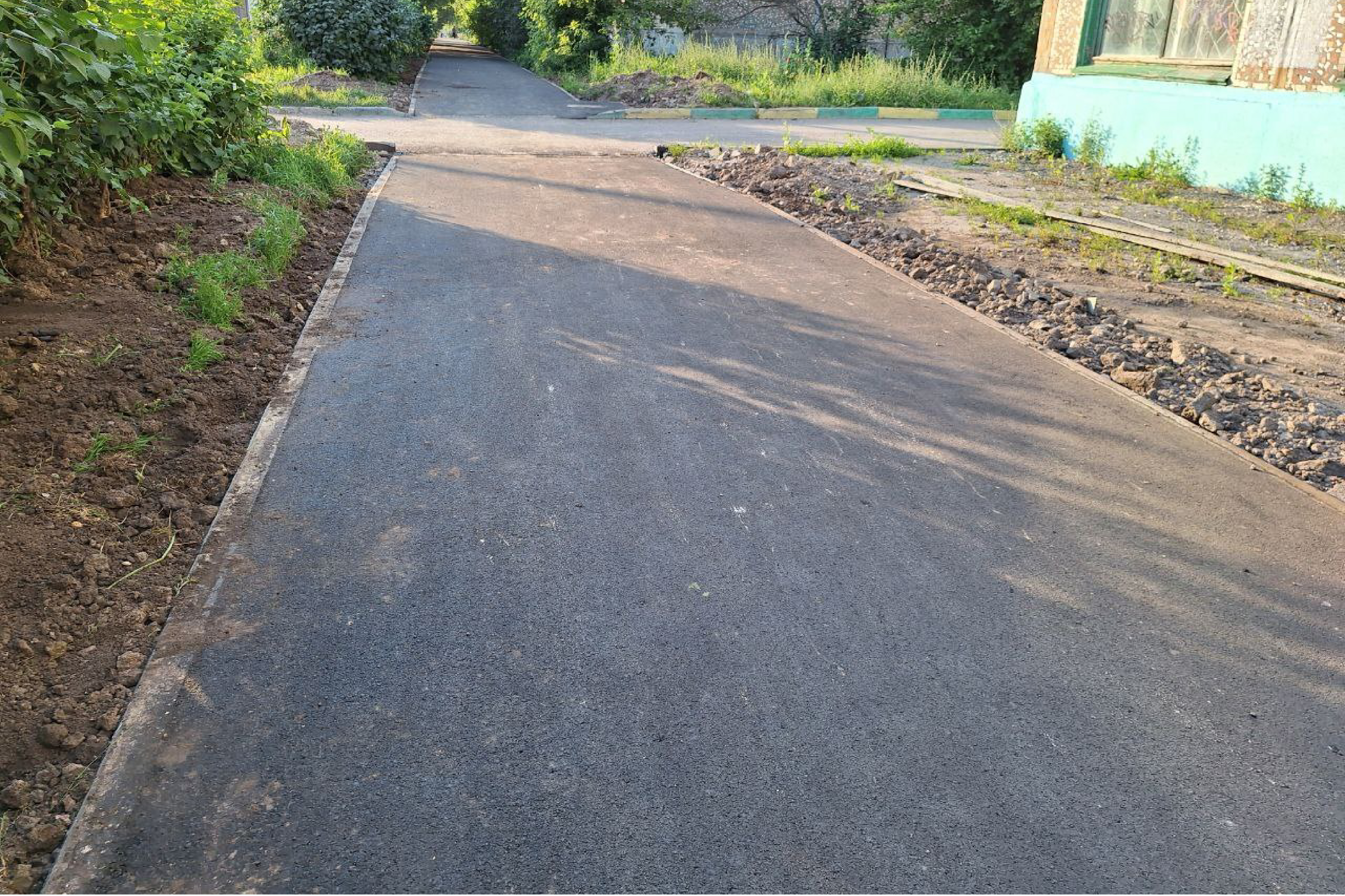 В Новомосковске продолжаются работы по благоустройству.