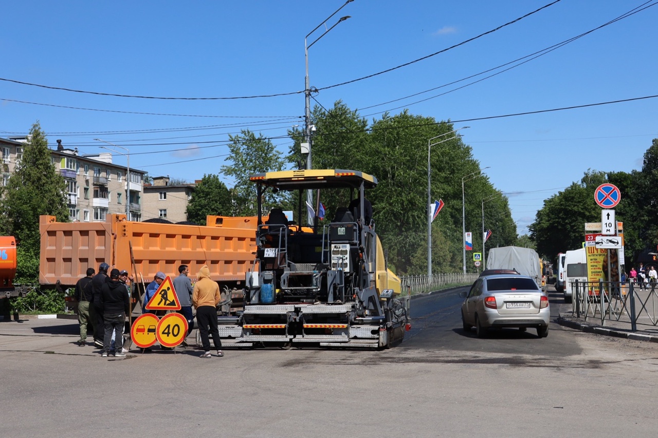Наконец-то погодные условия позволили продолжить ремонт дорог в городе.