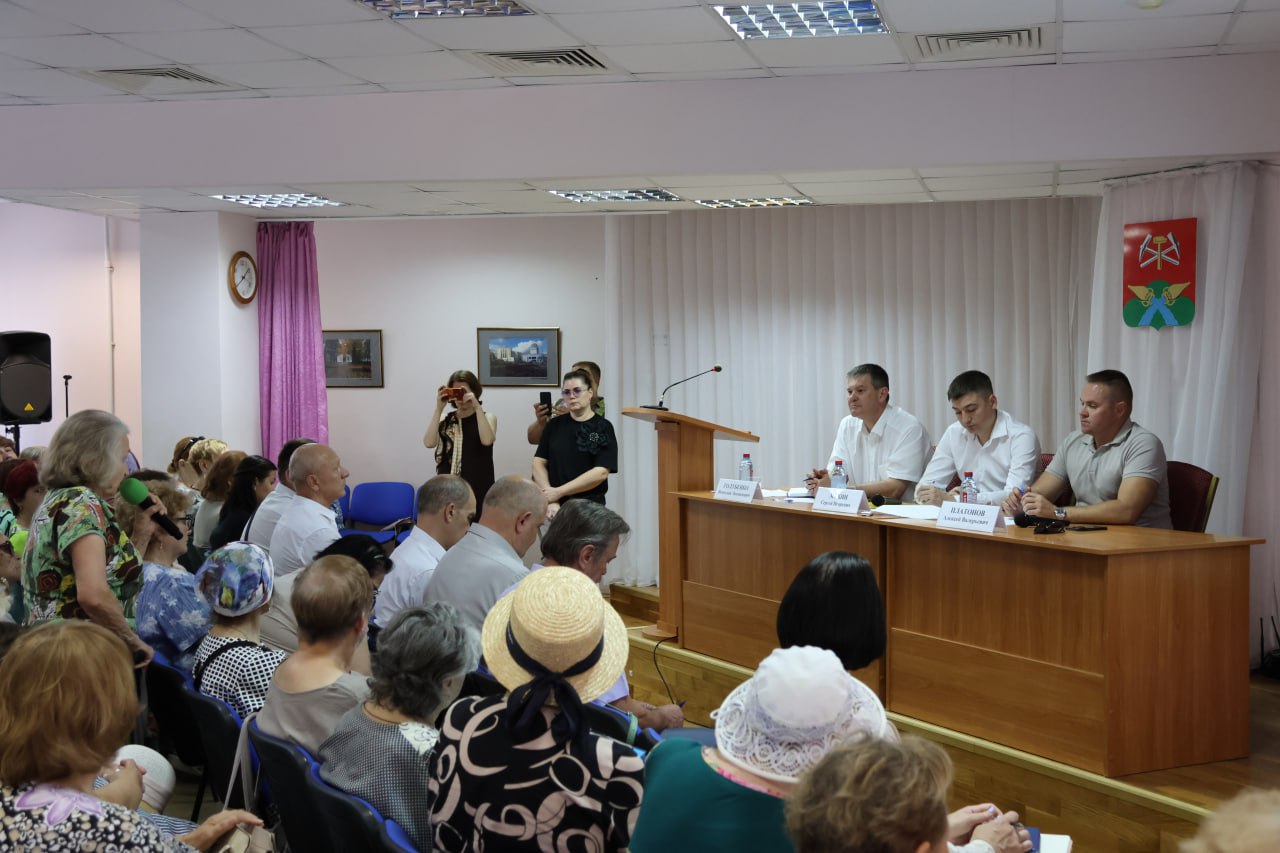 В Новомосковске прошла встреча министра здравоохранения Тульской области Сергея Мухина с населением.