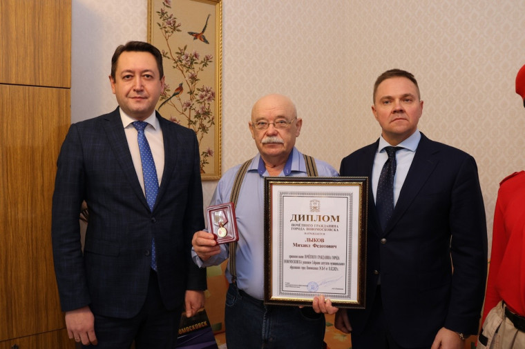 Новомосковским ветеранам продолжают вручать медали и звания. Новомосковским ветеранам продолжают вручать медали и звания.