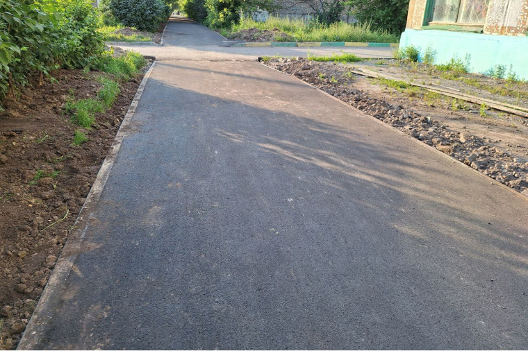 В Новомосковске продолжаются работы по благоустройству. В Новомосковске продолжаются работы по благоустройству.
