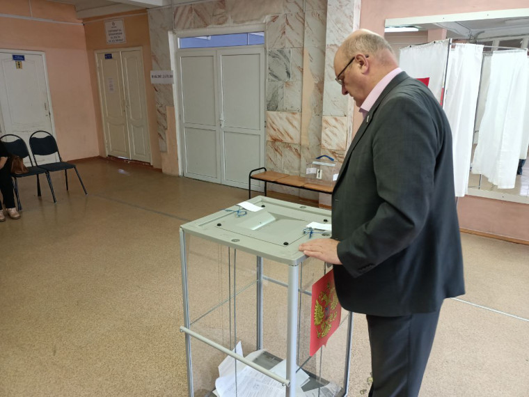 Михаил Дёмин: депутатами должны стать люди трудолюбивые и энергичные. Михаил Дёмин: депутатами должны стать люди трудолюбивые и энергичные.