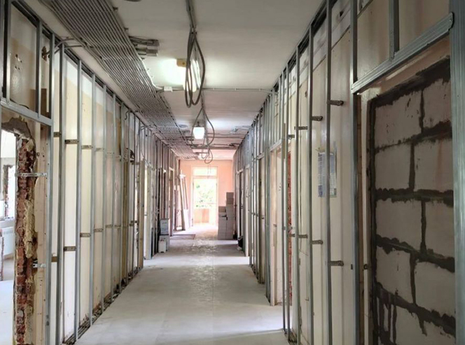В Новомосковске ремонтируют клинико-диагностический центр. В Новомосковске ремонтируют клинико-диагностический центр.
