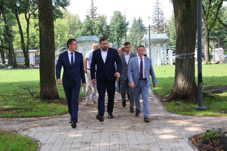 Сегодня в Новомосковске с рабочим визитом первый заместитель Губернатора Тульской области, председатель Правительства ТО Михаил Пантелеев. Сегодня в Новомосковске с рабочим визитом первый заместитель Губернатора Тульской области, председатель Правительства ТО Михаил Пантелеев.