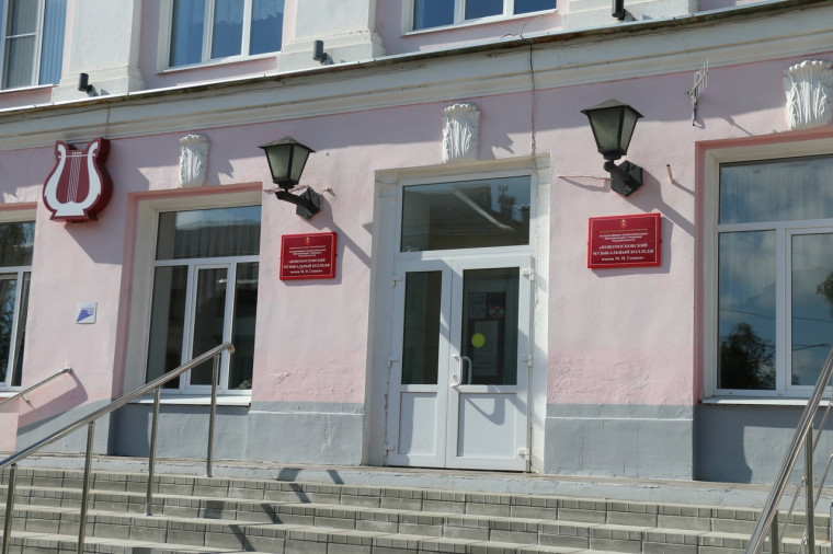 В Новомосковске ремонтируют музыкальный колледж. В Новомосковске ремонтируют музыкальный колледж.