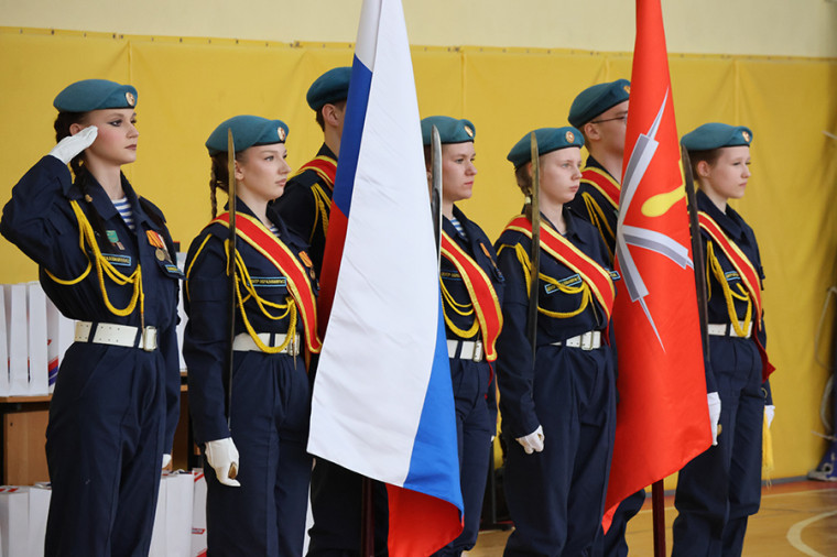 Юнармейцы из новомосковской школы № 5 победили в межмуниципальном конкурсе-смотре строя и песни.