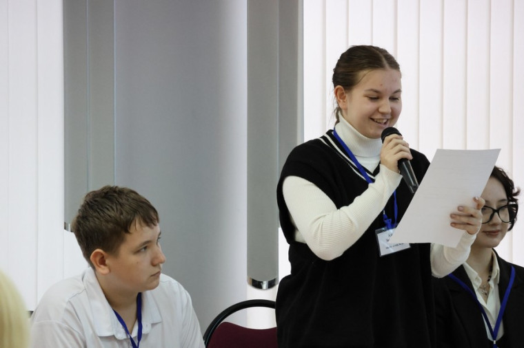 В Центральной городской библиотеке имени А.С. Пушкина прошла пятая игра отборочного этапа городского конкурса знатоков русского языка «Мы грамотеи-пушкинисты». В Центральной городской библиотеке имени А.С. Пушкина прошла пятая игра отборочного этапа городского конкурса знатоков русского языка «Мы грамотеи-пушкинисты».