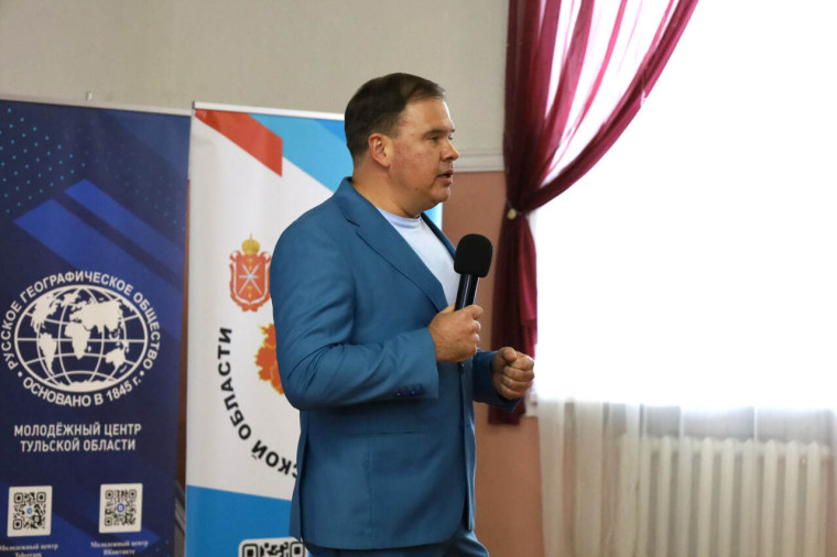 Новомосковцы встретились с тульским писателем и путешественником. Новомосковцы встретились с тульским писателем и путешественником.