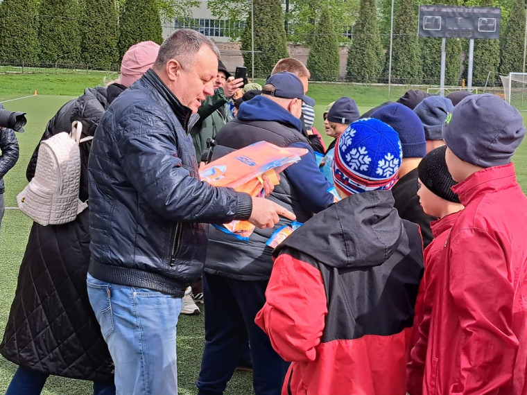 Футбол. Память должна жить. В первом турнире новомосковцами завоевано золото.