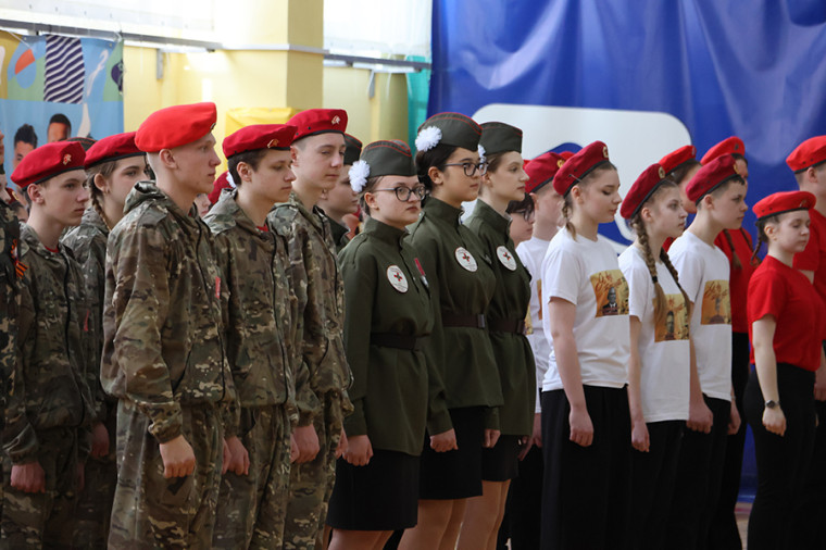 Юнармейцы из новомосковской школы № 5 победили в межмуниципальном конкурсе-смотре строя и песни.