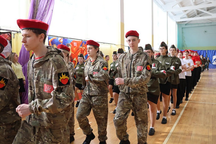 Юнармейцы из новомосковской школы № 5 победили в межмуниципальном конкурсе-смотре строя и песни.