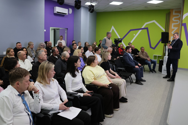 Я бы в бизнесмены пошел, пусть меня научат....