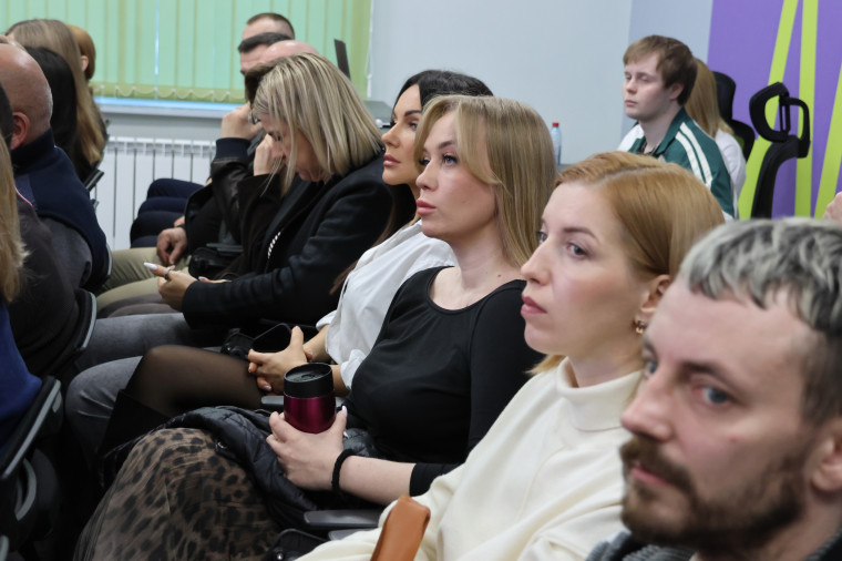 Я бы в бизнесмены пошел, пусть меня научат....