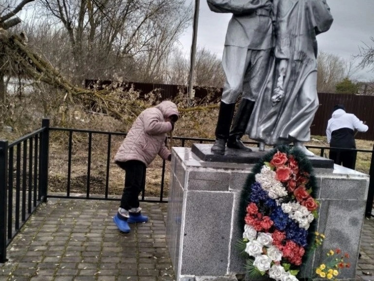 В Новомосковске продолжается месячник чистоты, объявленный Губернатором Дмитрием Миляевым.